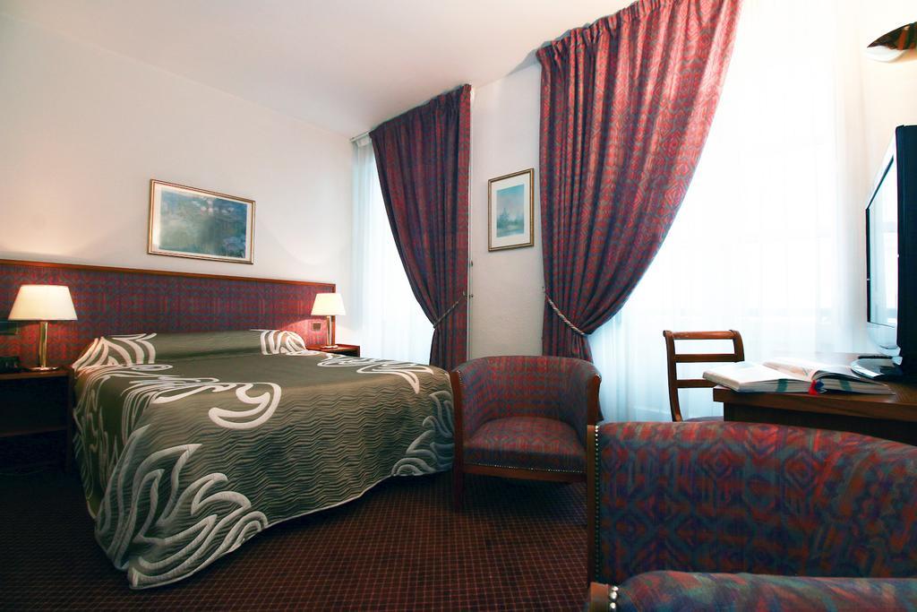 Hotel D'Etigny Bagneres-de-Luchon Exterior photo
