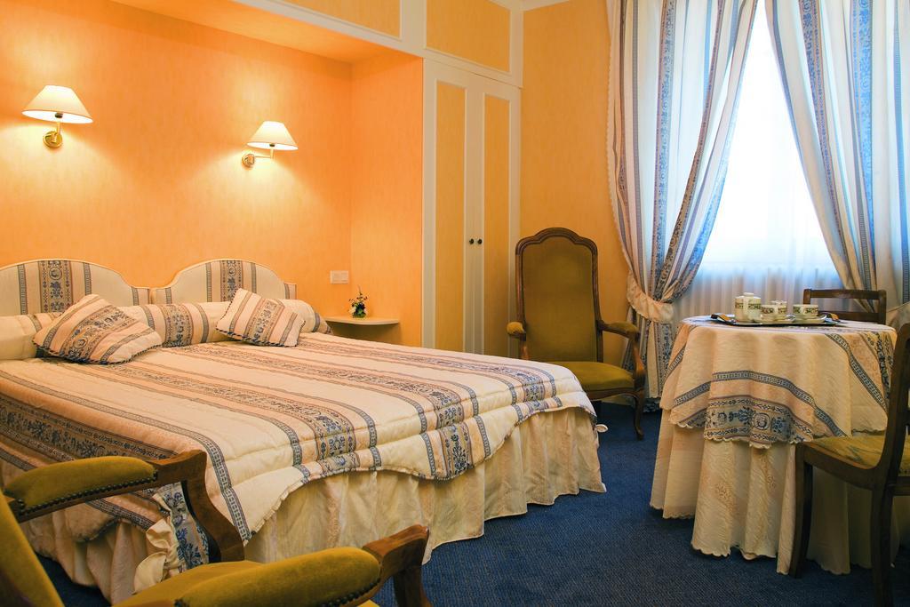 Hotel D'Etigny Bagneres-de-Luchon Exterior photo